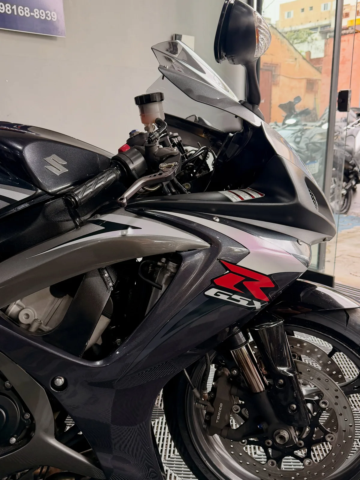 Suzuki SRAD no estoque da Olivieri Motors